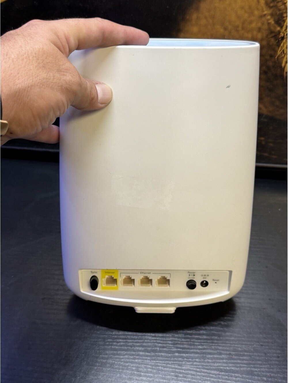 Netgear Orbi RBR50v2 AC3000 Tri-Band Wi-Fi Router - Picture 4 of 7